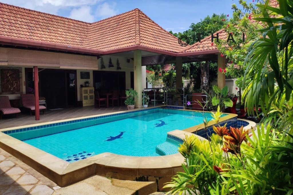 5 Bedroom Pool Villa on Large 900 Sqm Plot for Sale by Owner 5 Mins to Nai Harn Beach, Phuket